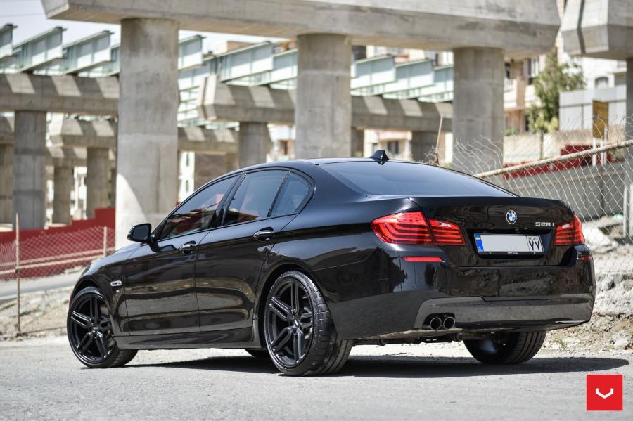  BMW 528i Sedan on Vossen Wheels (HF-1) 2019 года  (фото 18 из 20)